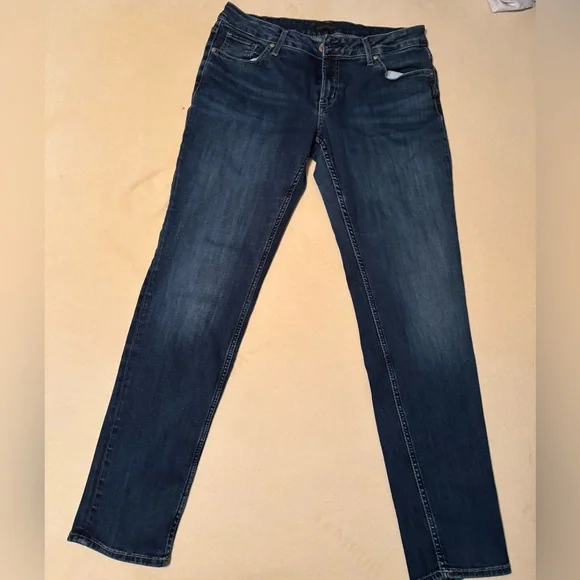 Women Silver Jeans. W30. L29
Boyfriend fit straight leg Jean. Dark Wash - Picture 1 of 4